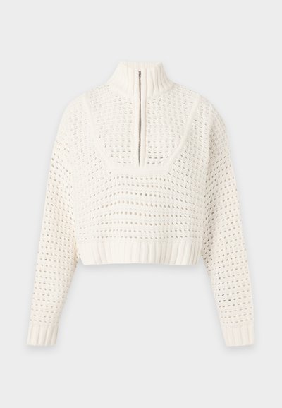 Pull court blanc en tricot avec manches longues, col montant côtelé, fermeture éclair devant et motif à tissage ouvert texturé.