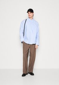 AllSaints HOBART TROUSER - Stoffhose - stone white