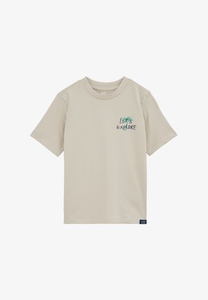 Bež majica kratkih rukava s tekstom "LET'S EXPLORE" i malim zelenim grafikonom palme na prsima, dizajn s okruglim izrezom.