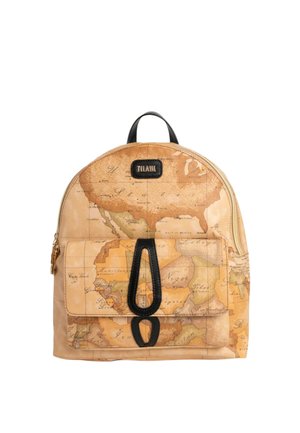 Zaino con stampa mappa vintage del mondo, tasca frontale assicurata con cinturino in pelle nera e maniglia superiore. Nome del marchio "TILASIE" sulla toppa frontale.