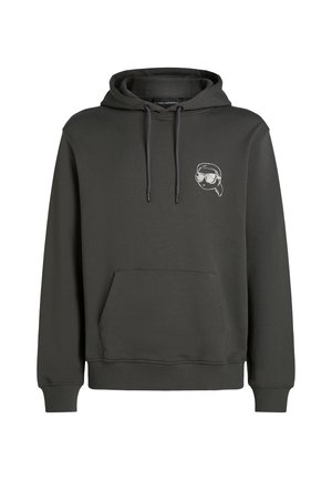 Hoodie gri închis cu buzunar lateral, șnururi și un grafic brodat cu o persoană purtând ochelari de soare pe piept. Textură a materialului moale.