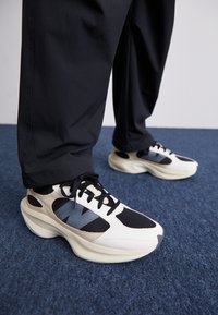 UWRPD UNISEX - Sporta apavi - off white/beige/black