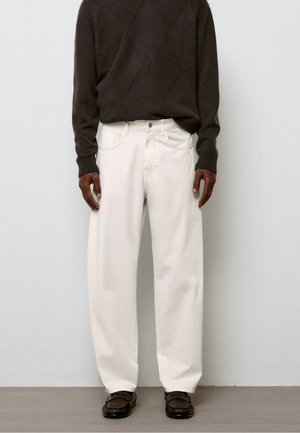 Massimo Dutti, BARREL FIT POPLIN DENIM-EFFECT TROUSERS - Relaxed fit jeans - sand