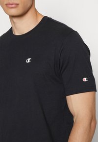 Champion Jednoduché tričko - black