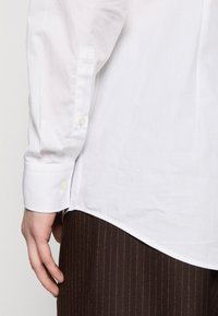 HUGO KOEY - Camicia elegante - open white