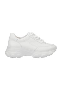 Sneaker bianco con tomaia in pelle texturizzata, punta tonda, design con lacci e suola in gomma spessa con un evidente motivo di battistrada.