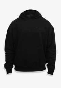 Sudadera negra hecha de una mezcla de algodón, con un bolsillo frontal, puños y dobladillo de canalé, y un logo en relieve en el pecho. Textura suave.
