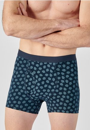 Un short boxer bleu foncé avec un motif de feuilles bleu clair répétitif, doté d'une ceinture élastique confortable et d'une coupe ajustée.