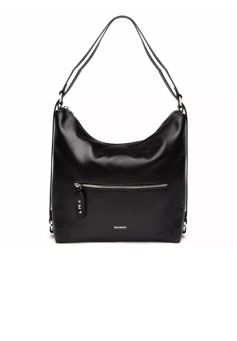 Borsa a tracolla in pelle nera con una texture liscia, una silhouette curva e una tasca frontale con cerniera dotata di un piccolo'etichetta e logo.