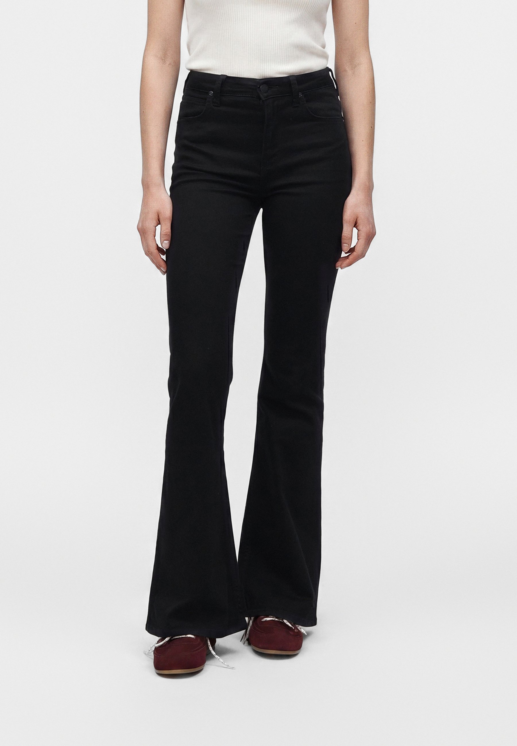 パンツ Lee black flare denim brrrsos Lee BREESE - Flared Jeans - black/black denim - Zalando.ie