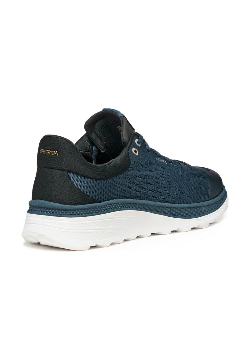 Zapatilla Deportiva De Piel, Mezcla De Colores, Patrón En El Talón