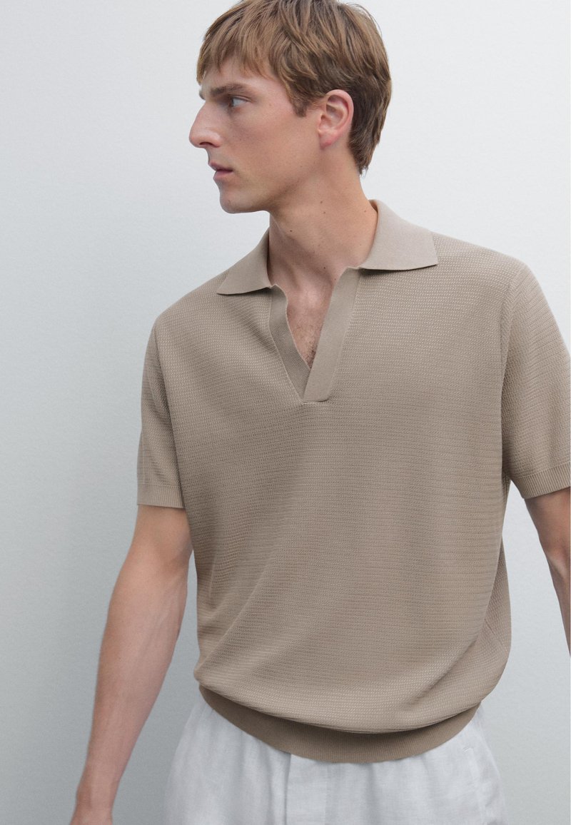 Massimo Dutti TEXTURED V-NECK SHORT SLEEVE - Polotričko - khaki