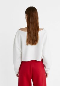 Stradivarius Felpa - white