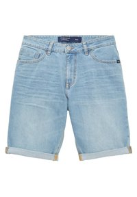 Shorts de mezclilla azul claro con puños enrollados, diseño de cinco bolsillos y detalles de costura sutiles. Cintura estándar con cierre de botón.