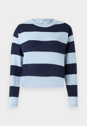Maglione a righe blu chiaro e blu navy con scollo rotondo, maniche lunghe e polsini a costine. Realizzato in un morbido tessuto lavorato a maglia.