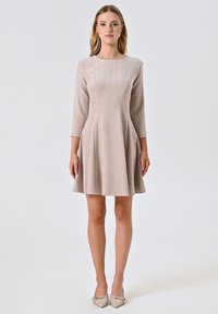 Robe De Soirée Rinascimento Beige - Réf. 051X990 - Sans Manches, Longue - Neuf Avec étiquettes