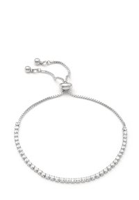 Bracciale d'argento con catena delicata, caratterizzato da una fila di pietre di zirconia cubica trasparenti incastonate e un fermaglio scorrevole per una vestibilità regolabile.
