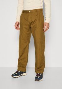 Esprit STRAIGHT PLEAT - Hlače - olive