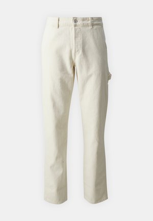 Beige suoralahkeiset housut, jotka on valmistettu pehmeästä puuvillasta. Niissä on edessä nappikiinnitys ja sivutaskut.