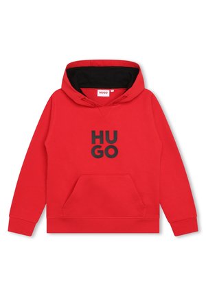 Sweatshirt à capuche rouge avec un intérieur noir. Présente une poche kangourou à l'avant et un texte noir en caractères gras "HU GO" sur la poitrine. Matériau en mélange de coton.