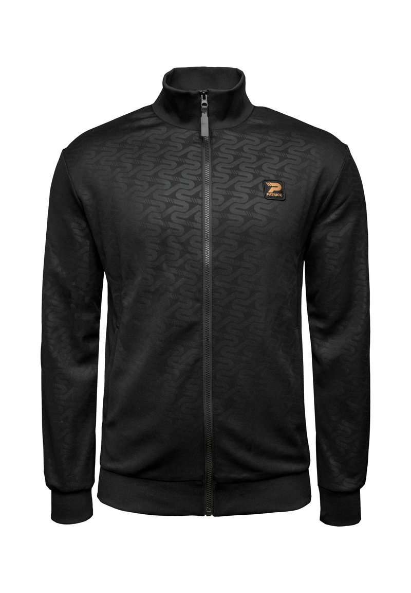 Chaqueta negra con cremallera, hecha de un tejido liso y ligero. Presenta un patrón sutil, cuello alto y un pequeño logo naranja en el pecho.