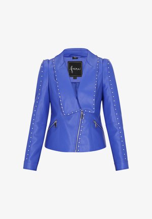 Blaue Lederjacke mit Reverskragen, Reißverschluss vorne und zwei Reißverschluss-Taschen. Verziert mit silbernen Nieten entlang der Schultern und Seiten.
