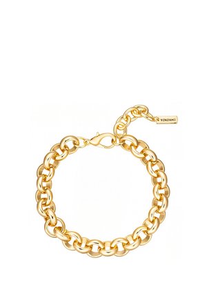 Gouden kettingarmband met grote ovale schakels en een sluiting, voorzien van een klein rechthoekig label met de merknaam YOKOAMii.