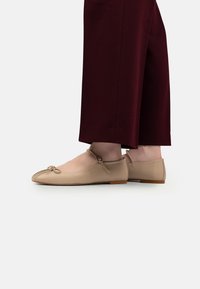 Alura LEILA - Balerini cu barete - nude