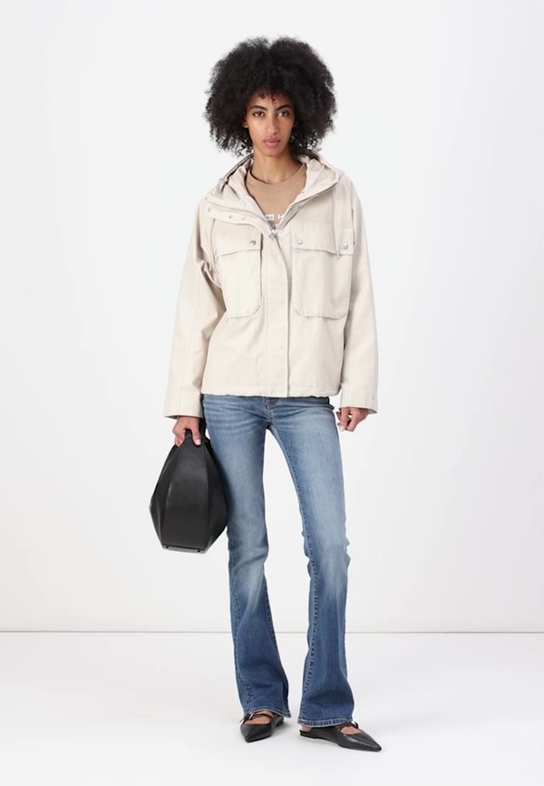 SHORT - Light jacket - ivory petal4