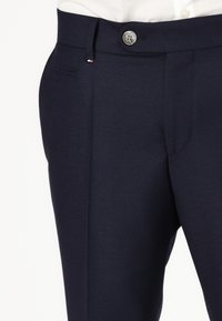 Thumbnail Image 7
