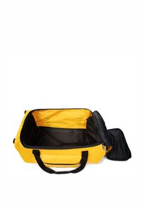 Bolsa de tela amarilla con acentos negros; de forma rectangular. Presenta un gran compartimento abierto y un bolsillo lateral, con asas cortas.