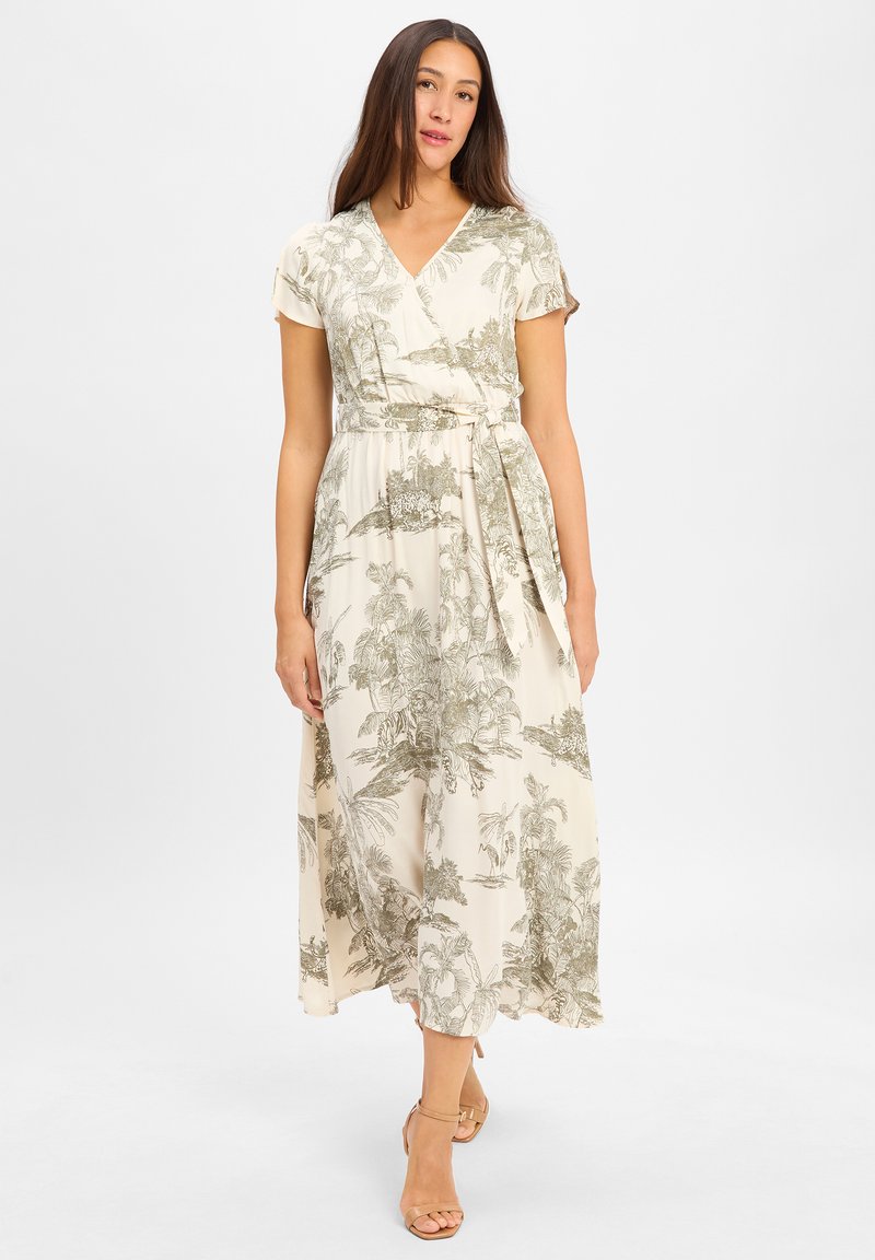Bloemen wikkeljurk in roomkleur met groene botanische print, korte mouwen, een ceintuur om de taille en een vloeiende, enkel-lange rok.