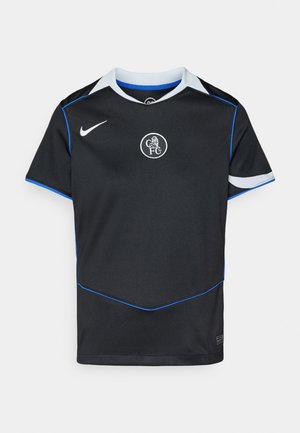 Schwarzes Fußballtrikot von Nike mit blauen Akzenten, aus Mesh-Gewebe und mit rundem Ausschnitt. Das Shirt hat ein kreisförmiges Logo auf der Brust und kurze Ärmel.
