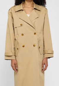 DESIGNERS REMIX Trenchcoat - beige