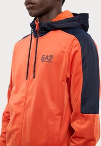EA7 Emporio Armani TUTA SPORTIVA - Trainingsanzug - orange/blue