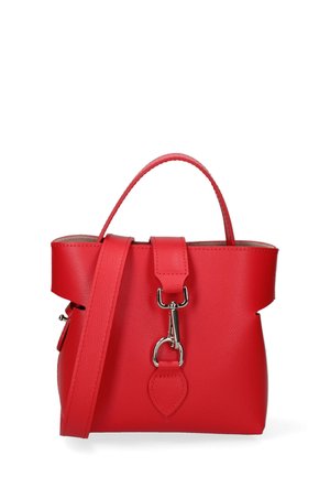 Borsa a mano rossa in pelle con superficie texturizzata, forma strutturata, manico corto e tracolla removibile. Presenta dettagli in metallo argentato e chiusura.