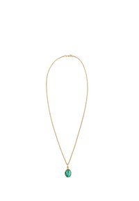 Collier en chaîne en or avec un pendentif en malachite, présentant une forme ovale lisse et des motifs complexes verts à l'intérieur d'un serti en or.