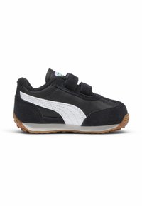 Schwarze Wildleder- und Mesh-Sneaker mit weißen Seitenstreifen, Klettverschlüssen und einer Gummirahmen-Sohle. Flaches Design für Komfort und Stabilität.