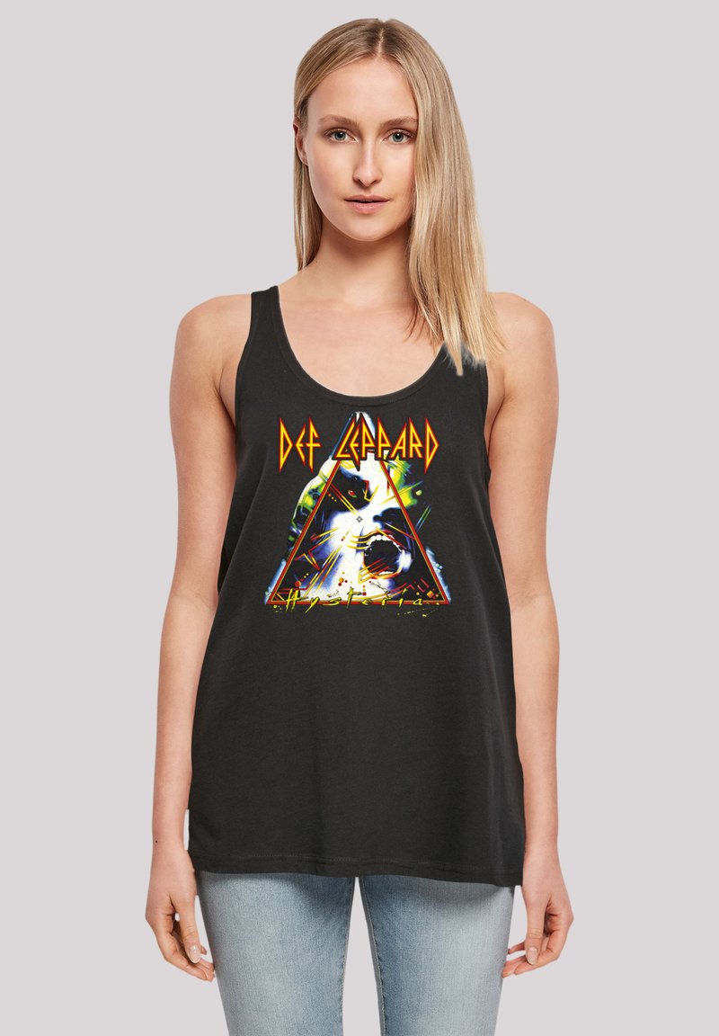 Schwarzes Tanktop mit einem bunten grafischen Design eines Katzenkopfes innerhalb einer dreieckigen Umrandung, beschriftet mit "Def Leppard Hysteria."