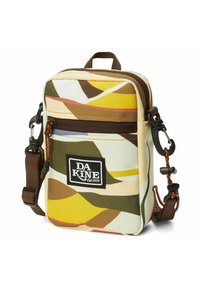 Borsa compatta con un motivo geometrico in giallo, marrone e crema. Dotata di manico superiore, tracolla regolabile e una tasca con zip frontale. Tessuto resistente.