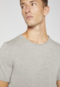 American Vintage SONOMA - Navadna majica - gris chine