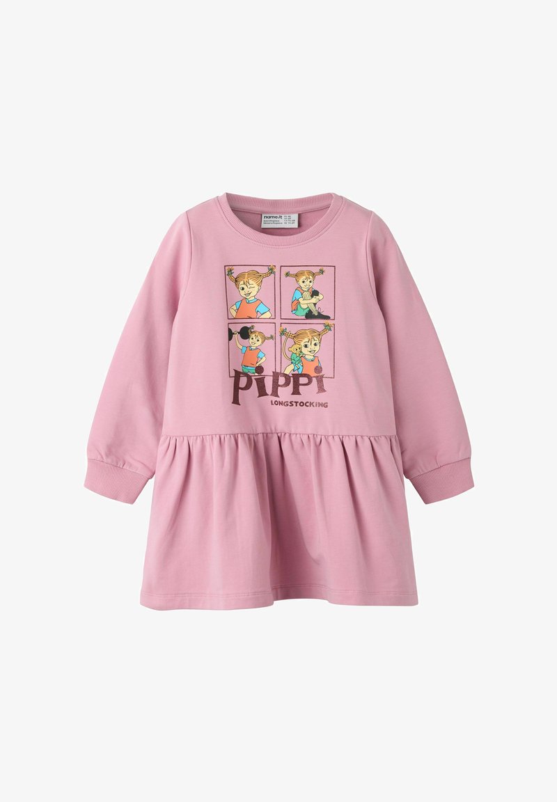 Robe rose à manches longues pour enfants avec jupe froncée et panneaux dessinés de Fifi Brindacier dans différentes poses sur la zone de la poitrine.
