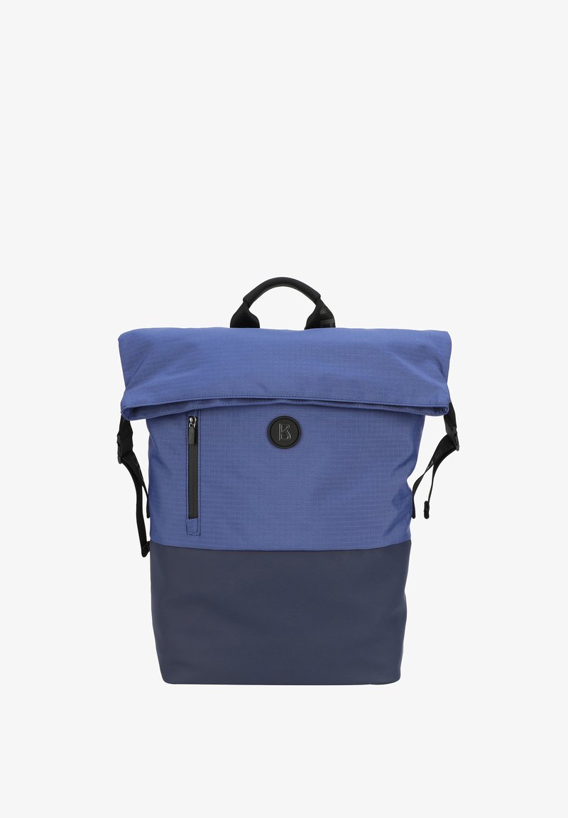 Zaino con parte superiore in tessuto blu e fondo blu scuro, dotato di un doppio ribaltina, tasca frontale con zip e dettagli in metallo nero.