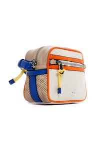 Beige Tasche mit orangefarbenen, blauen und gelben Akzenten. Verfügt über eine glatte Oberfläche, eine perforierte Textur und einen doppelt zipbaren Verschluss. Logo angezeigt.