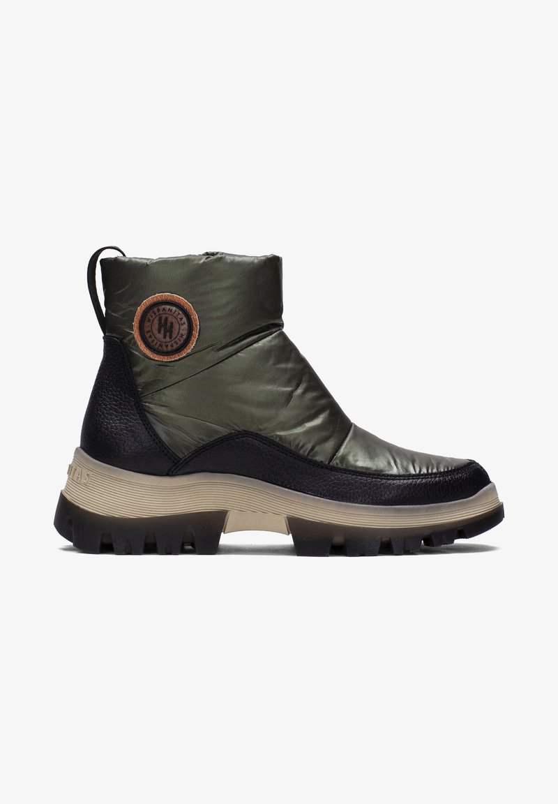 Botte d'hiver mi-haute verte et noire avec semelle robuste, écusson rond en cuir avec logo sur le côté et languette de traction à l'arrière.