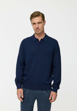 Navyblaues Langarm-Polohemd mit Kragen und Knopfleiste. Hergestellt aus glattem Strickstoff, mit gerippten Bündchen und Saum.