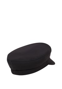 Casquette noire à plate-forme ronde et visière courte. Fabriquée en un tissu texturé avec une finition lisse. Possède une bande cousue autour de la base.