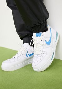 Blue Nike Air Force Laag Wit Nike Sportswear AIR FORCE EVO