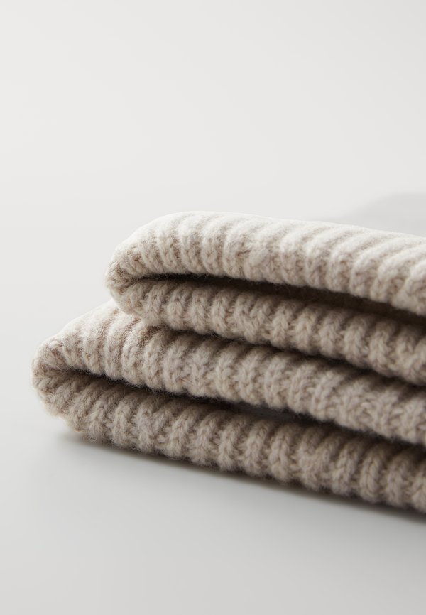 CHARLOTTE MITTEN  - Mittens - string4