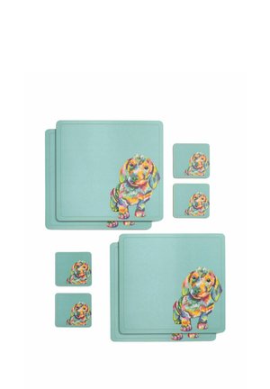 Next, SET OF 8 SAUSAGE DOG PLACEMATS AND COASTERS UNISEX - Bordskåner - teal blue